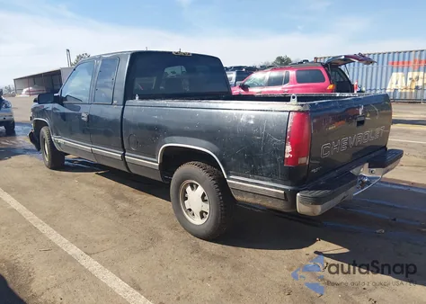 1998 Chevrolet C1500 Fleetside z USA, uszkodzony, nr VIN 1GCEC19M1WE172705